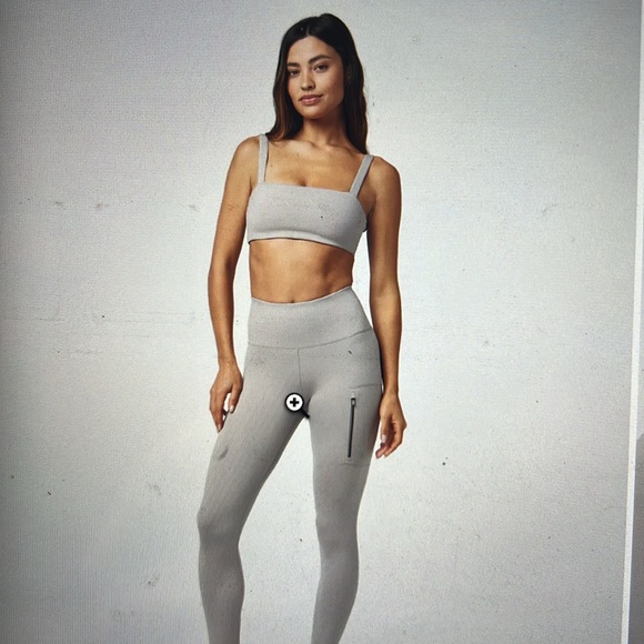 BNWT Vuori Evolve Zipped Legging, size M, Soft Pewter - Picture 3 of 10